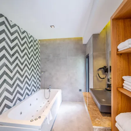 Moyo Luxury &