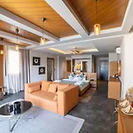 Hotel Moyo Luxury & 3*