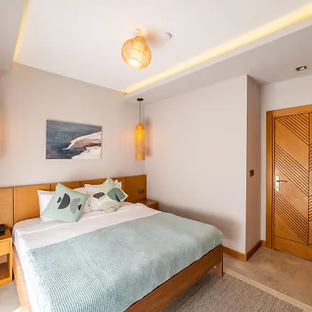 Moyo Luxury & Hotel