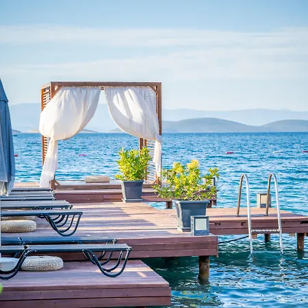 Otel Moyo Luxury & 3*