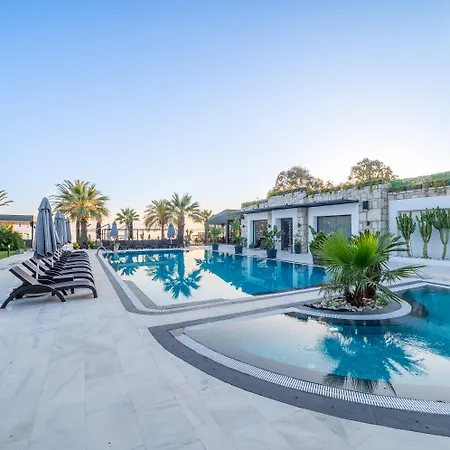 Otel Moyo Luxury & 3*