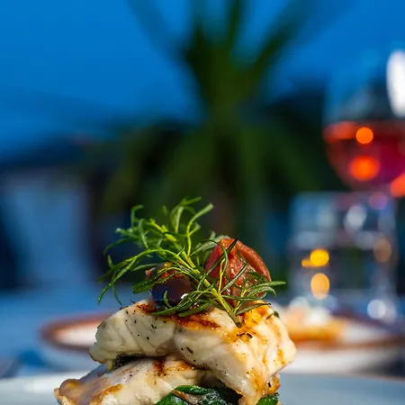 Moyo Luxury & Otel 3*