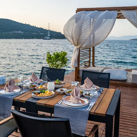 Moyo Luxury & Otel 3*