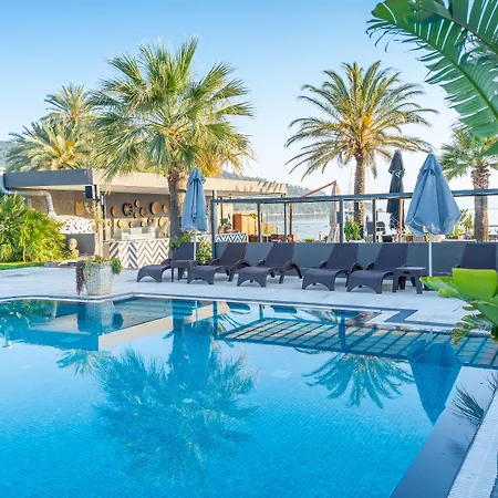 Moyo Luxury & Otel 3*