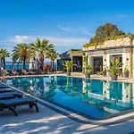 Moyo Luxury &