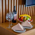 Moyo Luxury &