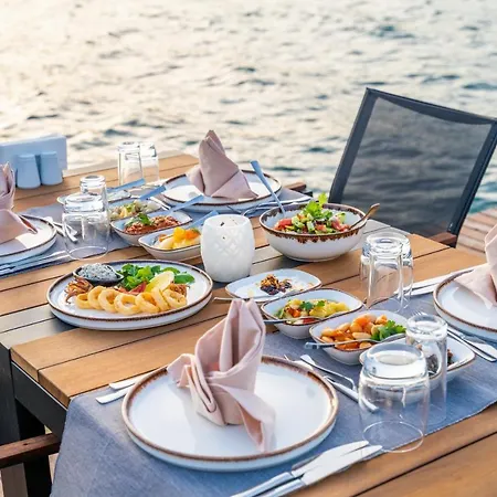 Hotel Moyo Luxury & 3*