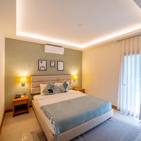 Hotel Moyo Luxury & 3*