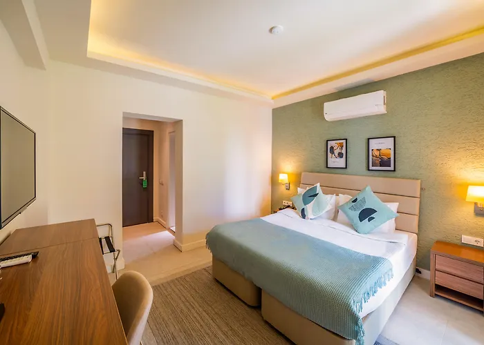 Moyo Luxury & Hotel 3*