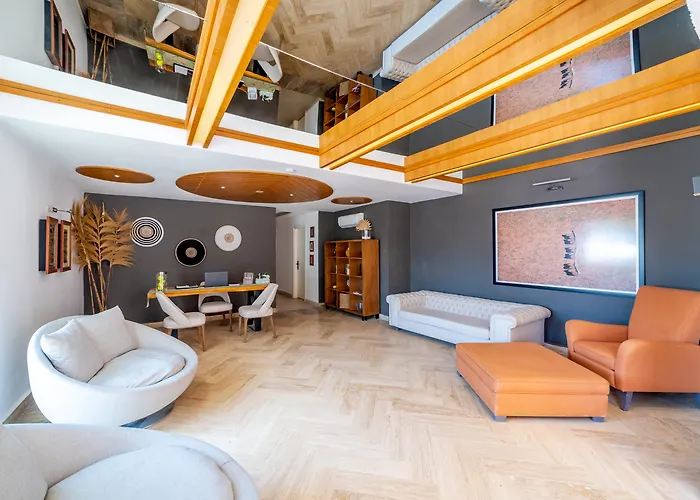 Moyo Luxury & 3*