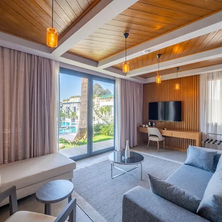 Hotel Moyo Luxury & 3*