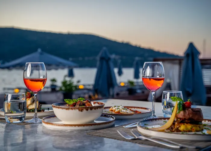 Hotel Moyo Luxury & 3*